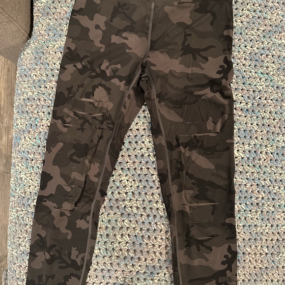 Forest Camo Slash Leggings - Picture 2 of 2